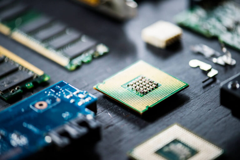 Marvelous Computer Marvelous Microchip: The role of VLSI in Computers