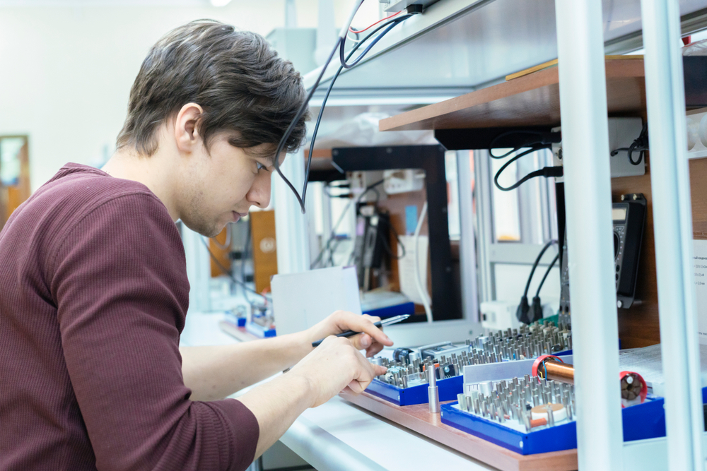 How a VLSI Chip Design Course Curriculum Should Be Structured Across Beginner to Advanced Levels